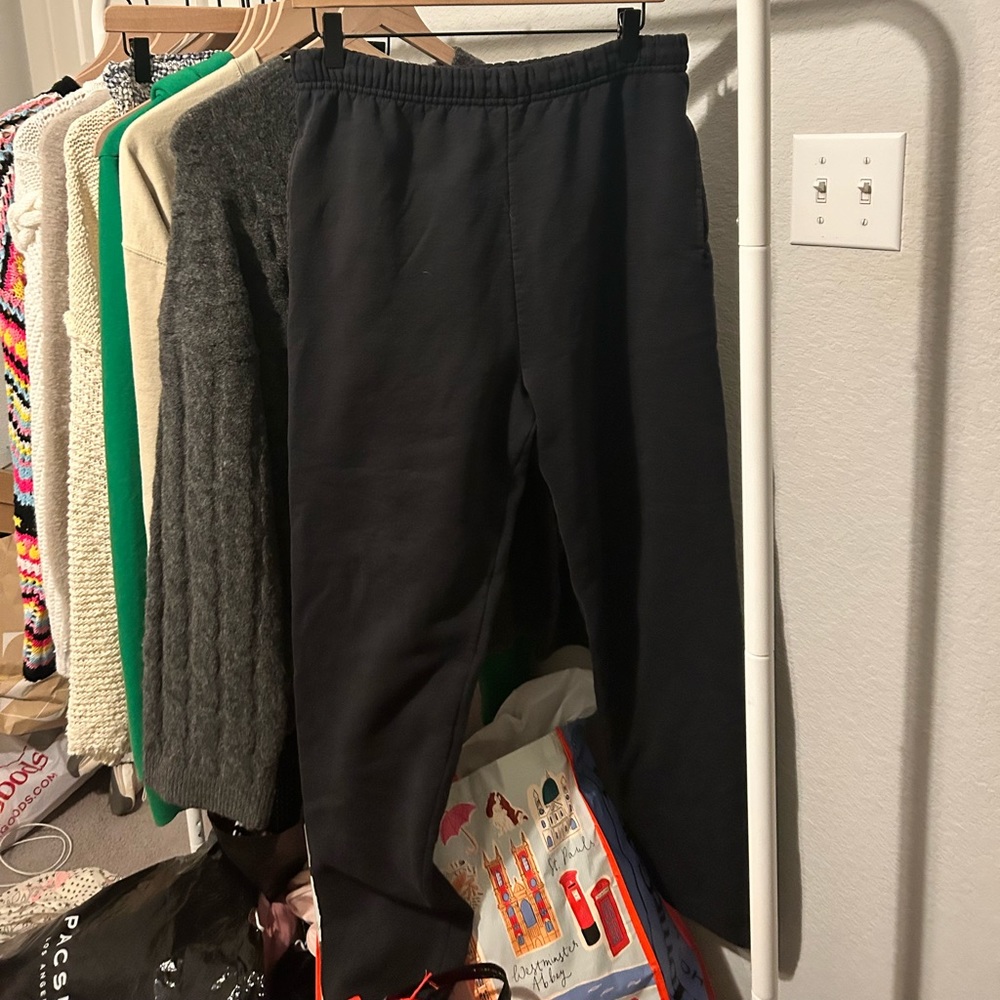 Size med black Hanes sweatpants